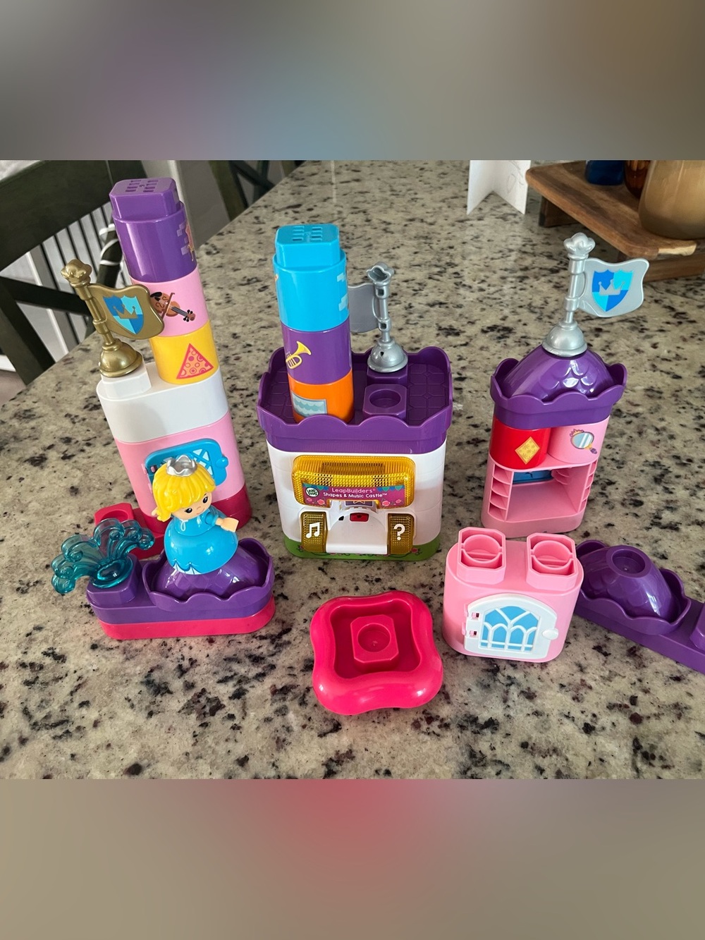 LeapFrog LeapBuilders Shapes and Music Castle Learning Block Toy